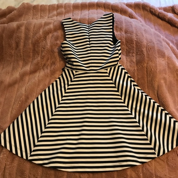 NWT Express B&W Stripe Fit and Flare Dress - Picture 2 of 4